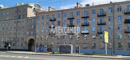 2-комнатная квартира (56м2) на продажу по адресу Наличная ул., 19— фото 1 из 31