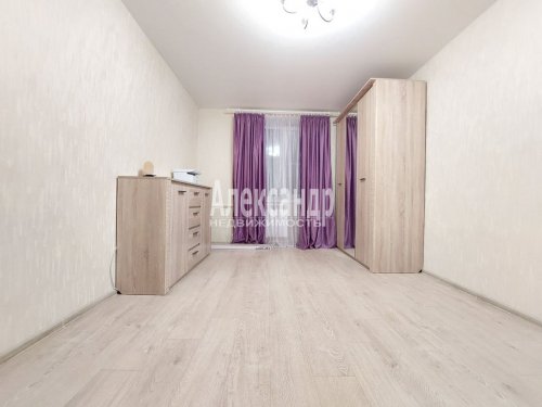 3-комнатная квартира (74м2) на продажу по адресу Глажево пос., 14— фото 1 из 16