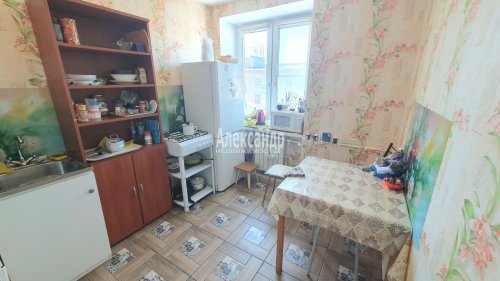 2-комнатная квартира (41м2) на продажу по адресу Свердлова пос., 1-й мкр., 33— фото 1 из 8