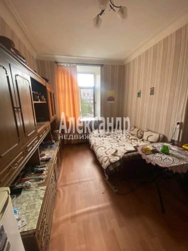Комната в 12-комнатной квартире (235м2) на продажу по адресу Офицерский пер., 8— фото 1 из 6