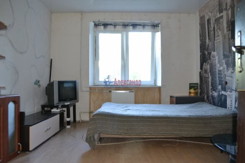 Комната в 8-комнатной квартире (194м2) на продажу по адресу Ушинского ул., 3— фото 1 из 21