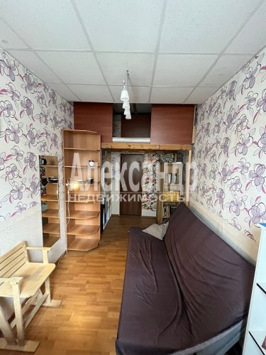 Комната в 4-комнатной квартире (105м2) на продажу по адресу 10-я Советская ул., 1-3— фото 1 из 23
