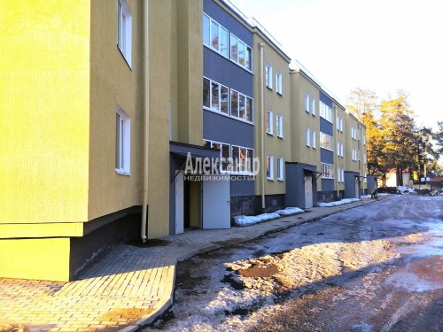 2-комнатная квартира (58м2) на продажу по адресу Сосново пос., Лесная ул., 3— фото 1 из 26