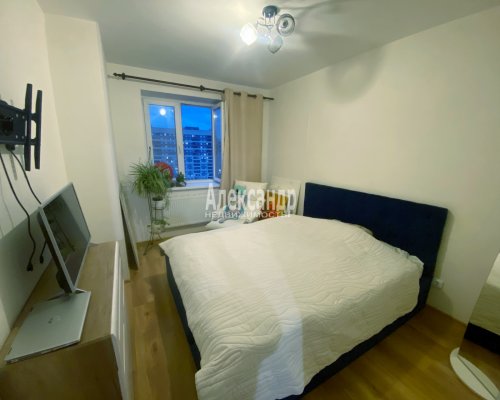1-комнатная квартира (33м2) на продажу по адресу Мурино г., Шоссе в Лаврики ул., 57— фото 1 из 9