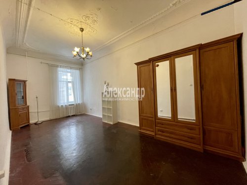 Комната в 7-комнатной квартире (194м2) на продажу по адресу Каменноостровский просп., 50— фото 1 из 7