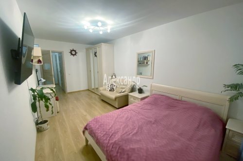 1-комнатная квартира (41м2) на продажу по адресу Мурино г., Шоссе в Лаврики ул., 59— фото 1 из 14