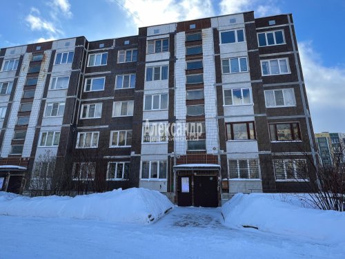 4-комнатная квартира (73м2) на продажу по адресу Светогорск г., Гарькавого ул., 14— фото 1 из 16