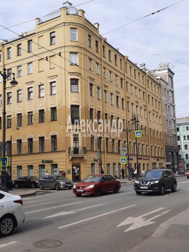 Комната в 6-комнатной квартире (166м2) на продажу по адресу Гатчинская ул., 1/56— фото 1 из 6