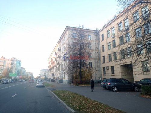 3-комнатная квартира (80м2) на продажу по адресу Варшавская ул., 48— фото 1 из 13