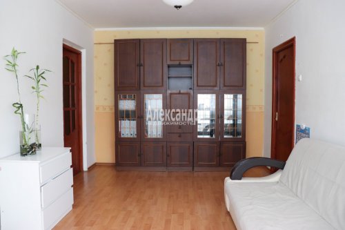 3-комнатная квартира (67м2) на продажу по адресу Добровольцев ул., 22— фото 1 из 25